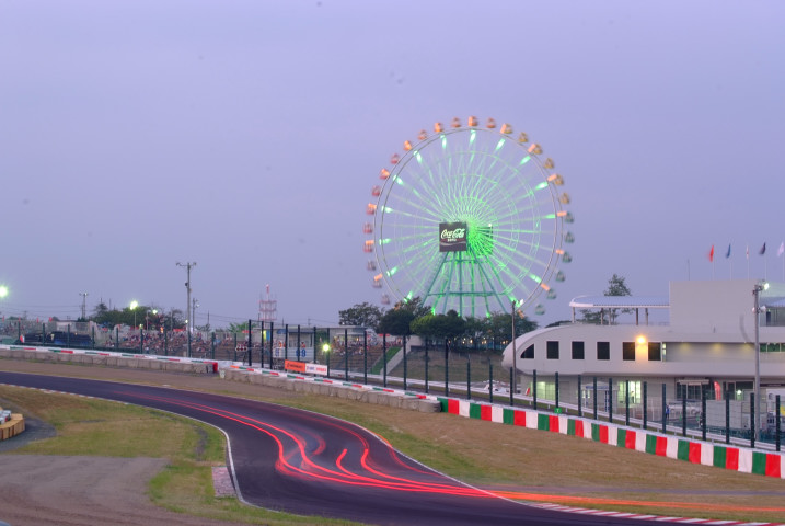 決勝日の夜間走行を想定したフリー走行が予選終了後の夕刻に行われた（その1）