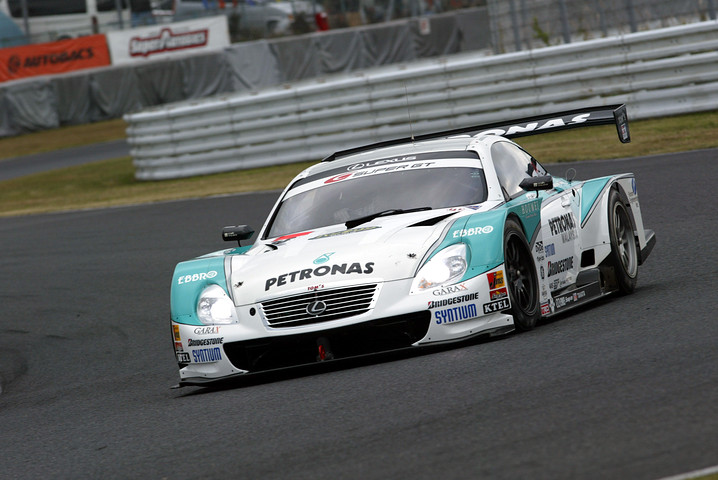 GT500クラス優勝は、PETRONAS TOM'S SC430（脇阪寿一／アンドレ・ロッテラー組）