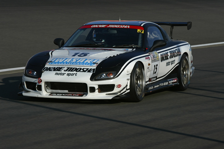 ST3クラス第1レース優勝は、岡部自動車ディクセルIWASAKI RX-7（長島正明／岩崎祐貴／杉林健一組）