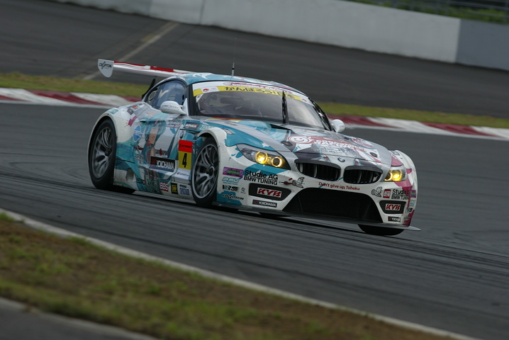 GT300クラス優勝は、初音ミク グッドスマイル BMW（谷口信輝／番場琢組）