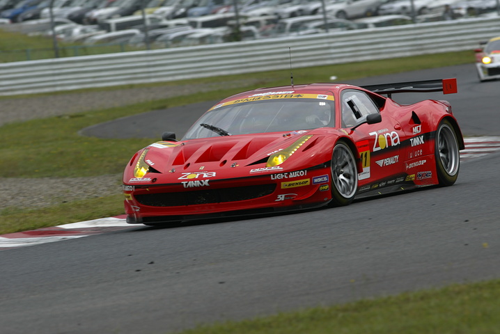 GT300クラス決勝2位はJIMGAINER DIXCEL DUNLOP 458（田中哲也／平中克幸組）