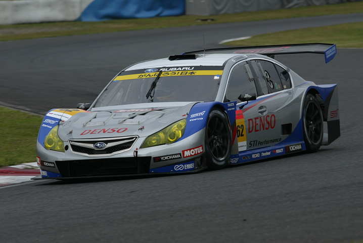 GT300クラス優勝はR&D SPORT LEGACY B4（山野哲也／佐々木孝太組）