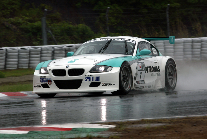 ST1クラスポールポジションは、PETRONAS SYNTIUM BMW Z4M COUPE（谷口信輝／柳田真孝／ドミニク・アンゴ組）